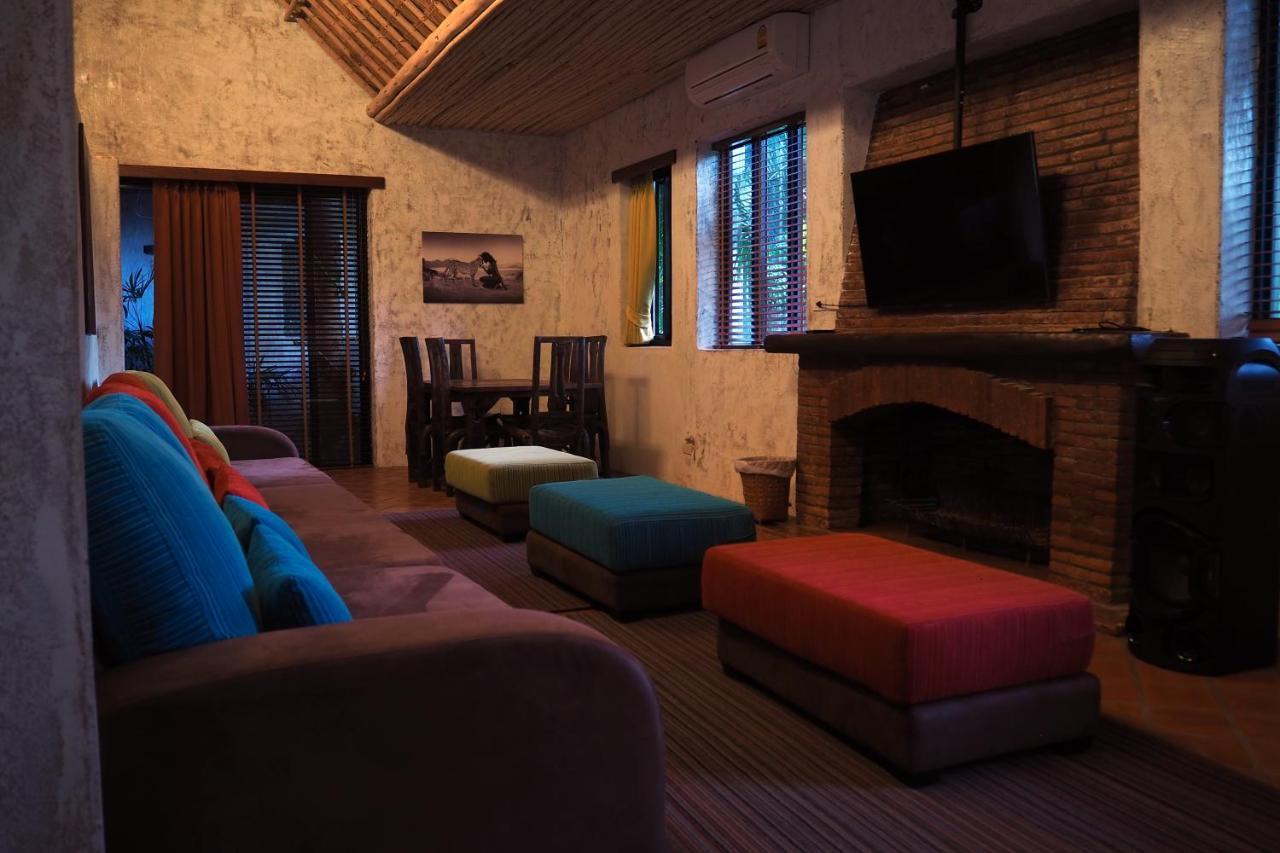 Baanpong Lodge San Kamphaeng Екстер'єр фото