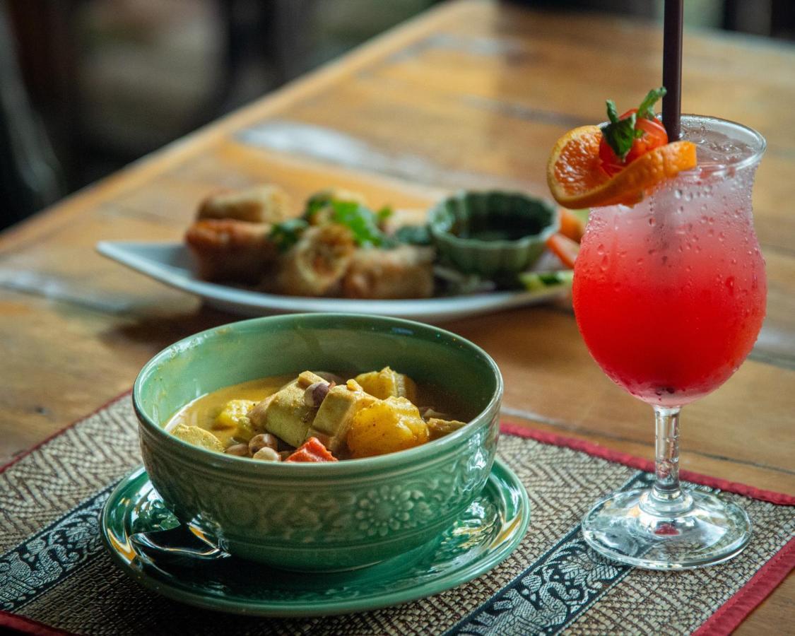 Baanpong Lodge San Kamphaeng Екстер'єр фото