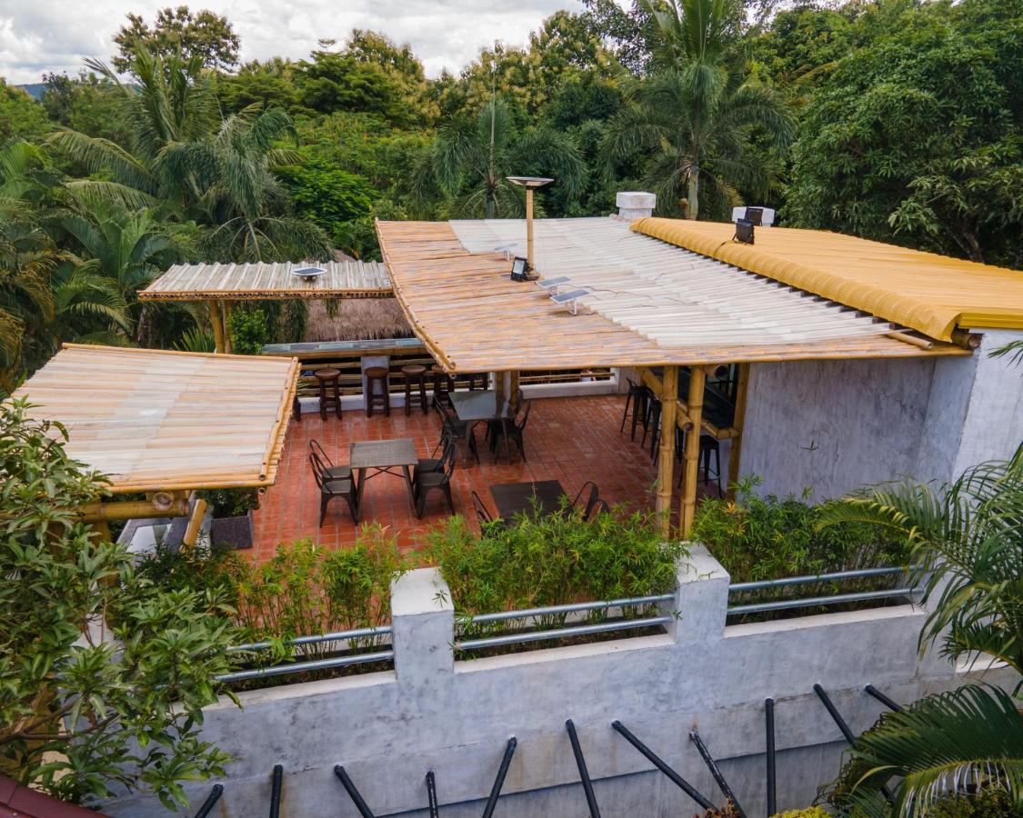 Baanpong Lodge San Kamphaeng Екстер'єр фото