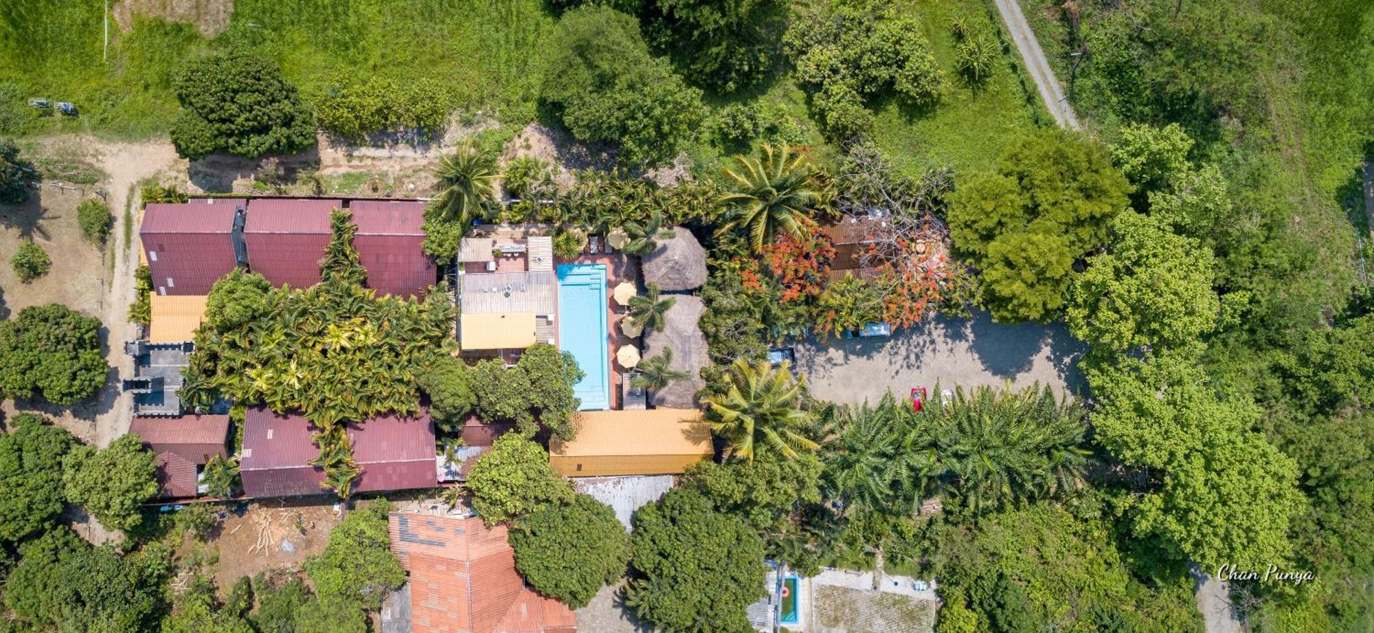 Baanpong Lodge San Kamphaeng Екстер'єр фото