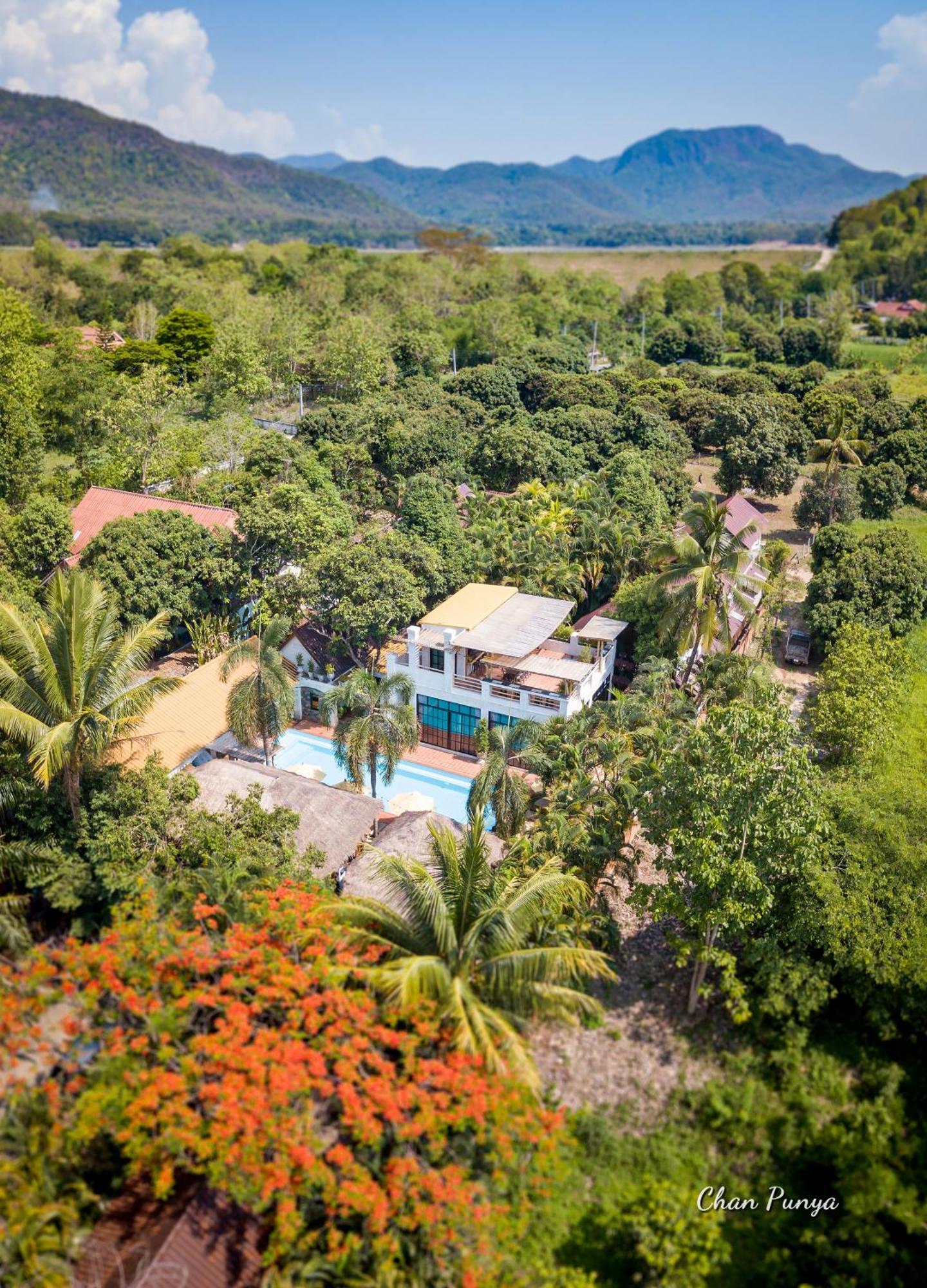 Baanpong Lodge San Kamphaeng Екстер'єр фото