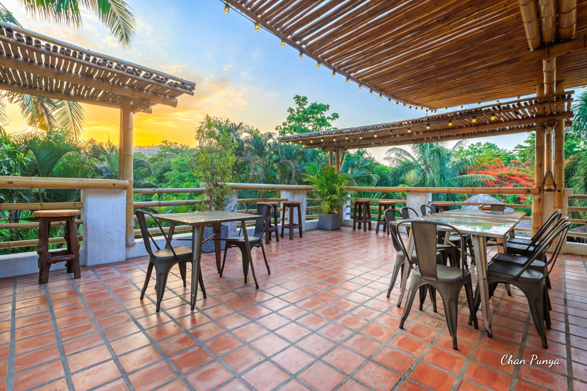 Baanpong Lodge San Kamphaeng Екстер'єр фото