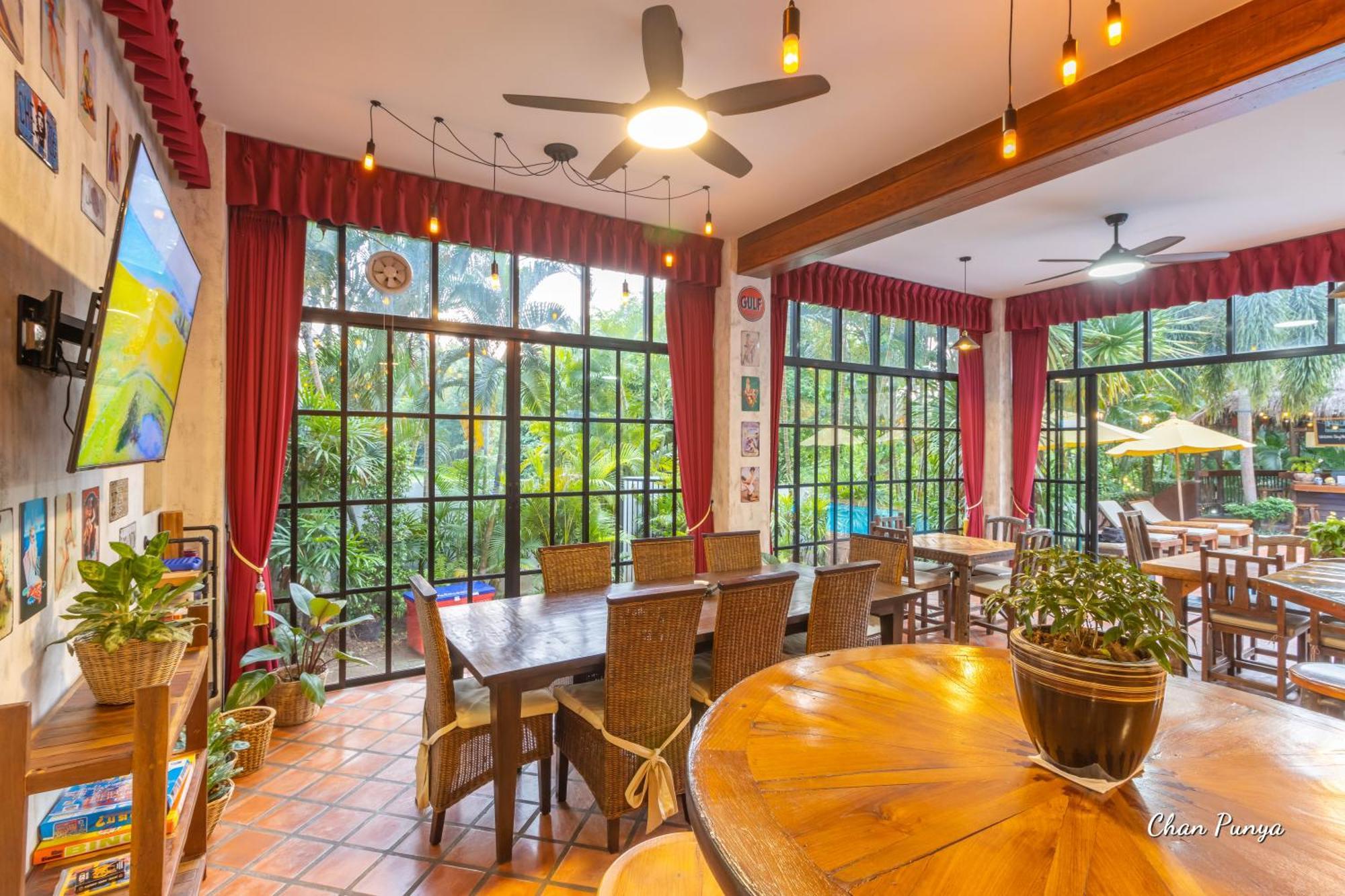 Baanpong Lodge San Kamphaeng Екстер'єр фото