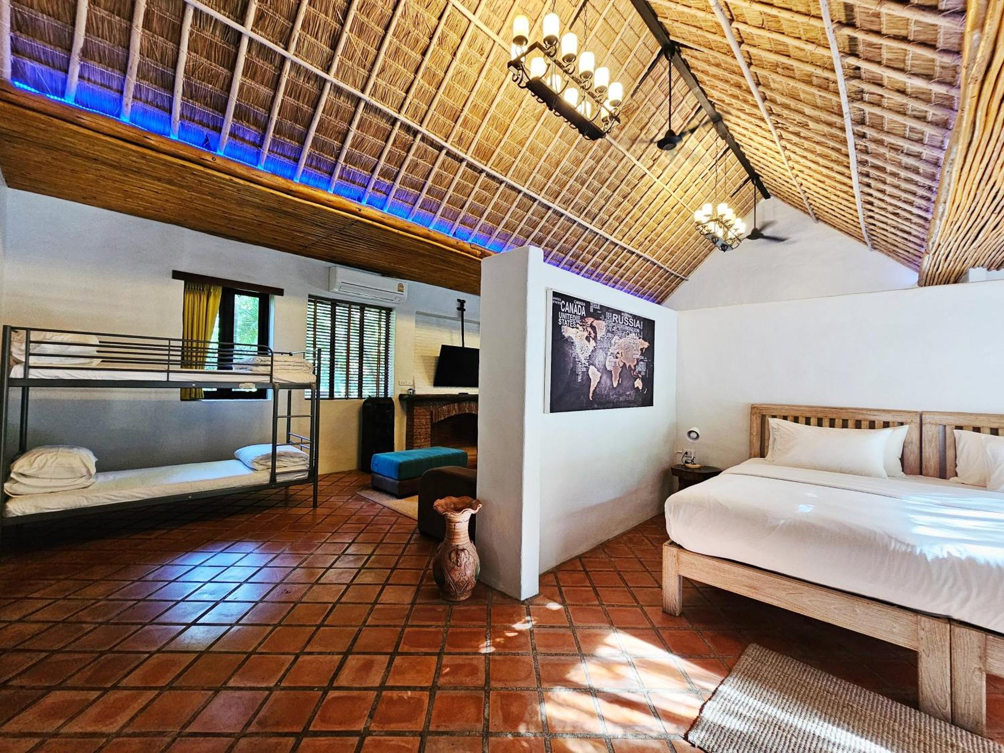 Baanpong Lodge San Kamphaeng Екстер'єр фото