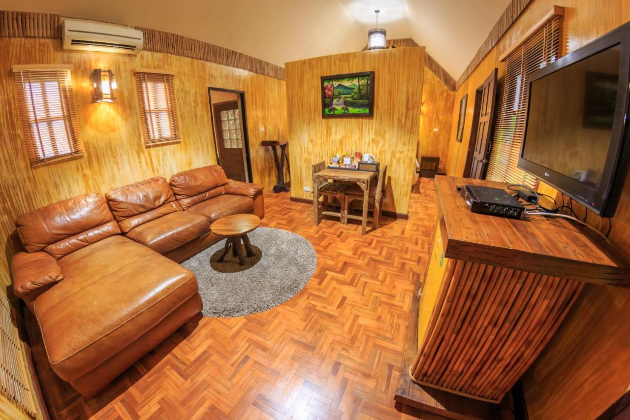 Baanpong Lodge San Kamphaeng Екстер'єр фото